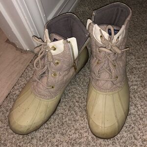 Sperry Pink and Tan Quilted Boots🩷